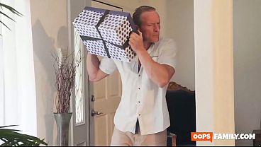 Nonton Cecelia's Stepfather Was Reading A Secret Book In His Room When The Doorbell Rang, Exposing His Hard-core Porn Addiction. Cecelia's Stepfather Received An Unexpected Delivery Of Vibrators And Enormous Penises, Which Ended Up On Her thumbnail