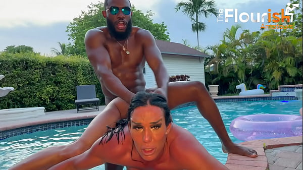 Aliyah Taylor Female Bodybuilder Has Her First Ever Pool Sex Session All In Ass thumbnail
