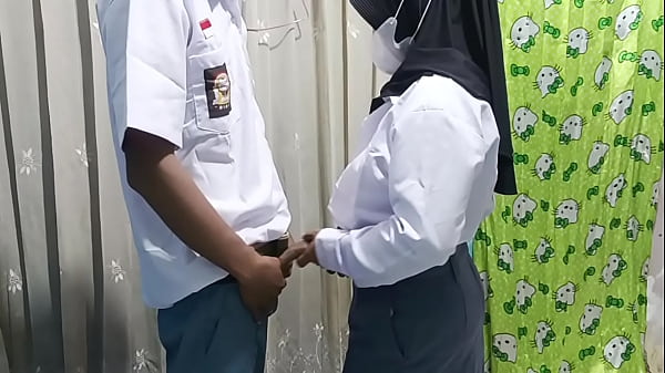 Play MP4 - Siswi SMA merayakan kelulusan dengan pacar nya