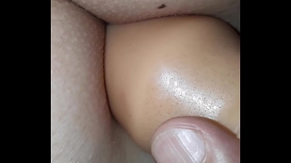 arrombando o cu da rabudaplug anal