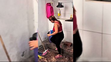 Nonton Do You Think I'm A Good Wife? I Clean The House And Give Him My Ass Every Time He Asks. thumbnail