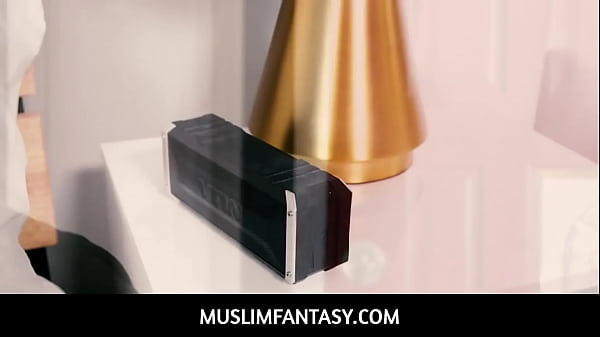 Nonton Middle-eastern Muslim Babe Vanessa Vox Loses Virginity With Bf thumbnail