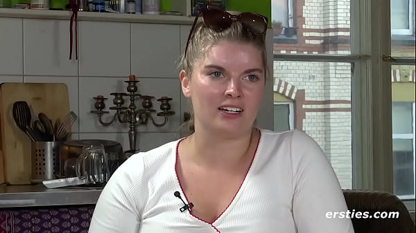 Play MP4 - Natascha Fingers Her Wet Pussy