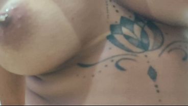 Anal Amador, O Corno Do Marido Nem Sonha Que A Esposa Tem O Cu Arrombado De Tanto D&aacute; Pros Machos. thumbnail