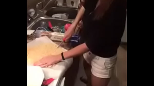 Nonton Cutie Got Moves thumbnail