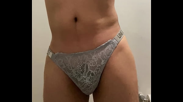 MODELANDO_TANGA DEENCAJE_LOVE CONBRILLOS