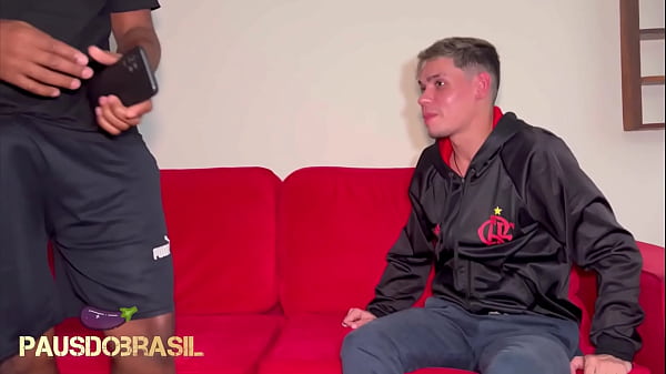 Play MP4 - Padastro Pauzudo sentando pau no novinho