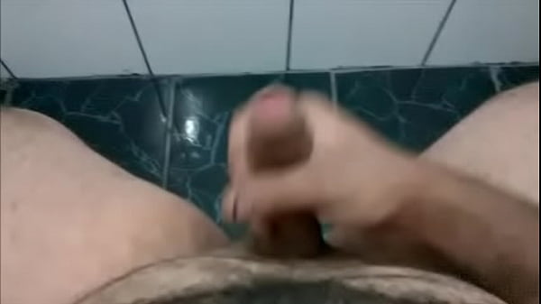 Play MP4 - Punhetando no banheiro