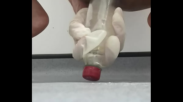 Arrega&ccedil;ando o c&uacute; com garrafa 