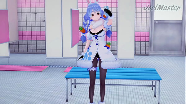 Play MP4 - Usada Pekora catched in women's locker room