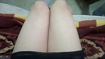 Nonton My Step Cousin's Happy Ending With Real Masturbation. She Shows Off Her Beautiful Legs. thumbnail