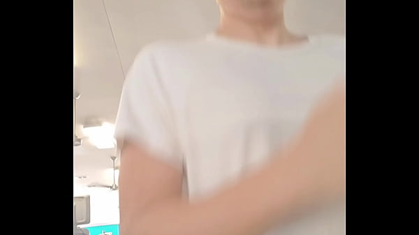 Simple selfie clip of enjoying exercise in the gym 