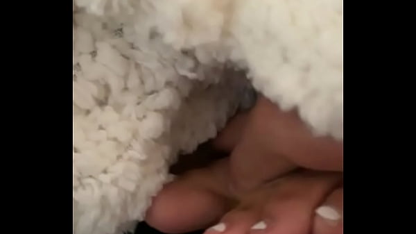 Play MP4 - Rubbing her toes on my cock