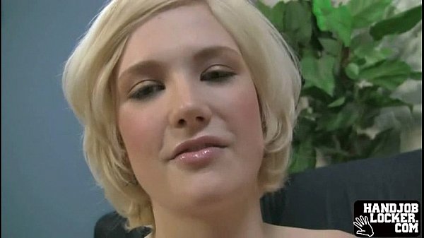 Blonde girlgets tit fucked