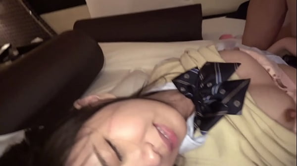 学内美人コンテストがあったらグランプリ間違いなしの可愛さを誇るかすみちゃん！素敵なボディーをもっと映えさせる為に「黒タイツ」をご用意いたしました