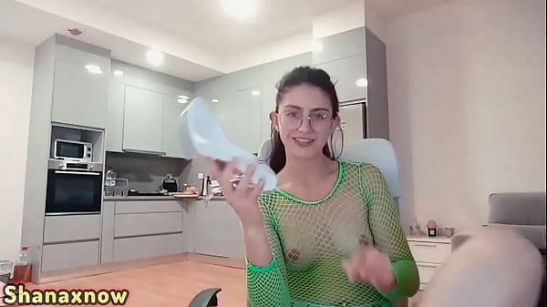 Nonton Spit On Your Dick Pee Twice In High Heels During Live Show thumbnail