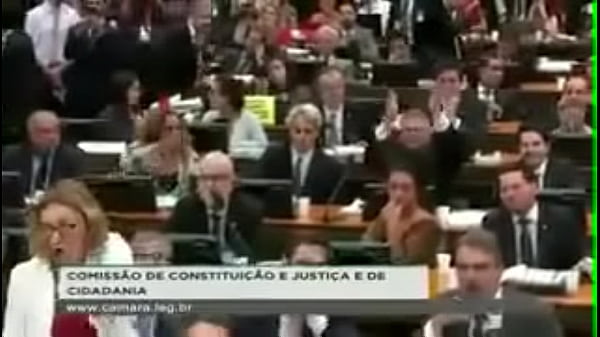 Esquerda sendo Phodida por MInistro na CCJ