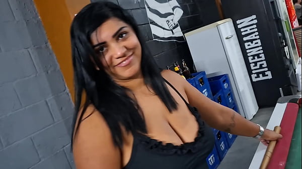 Sinuca do prazer: ela perdeu o jogo e ganhou rola na buceta 