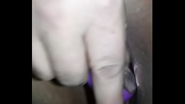 Gorda se diverte com o vibrador 