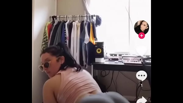 Big Fat ass milf twerking on t.