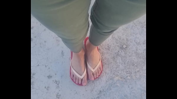 Nonton La Chaleur Revient Du Coup On Sort Les Claquettes thumbnail