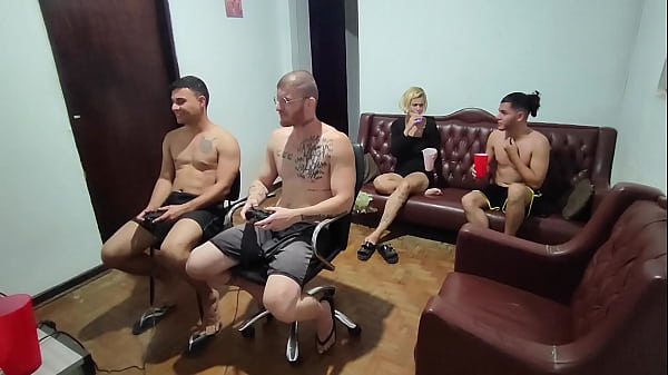 Play MP4 - era s&oacute; pra jogar um v&iacute;deo game&comma; no final geral fodeu na resenha