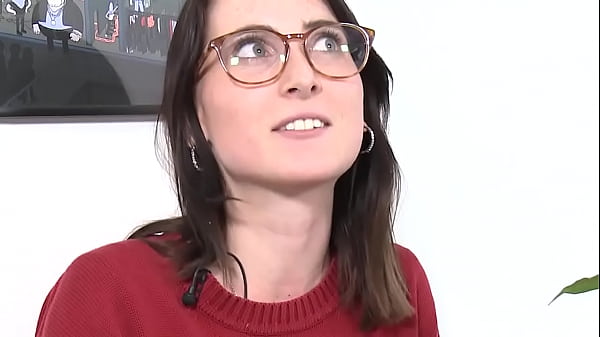 Ersties:Geile 20-jährige Magdeburgerin vergnügt sich leidenschaftlich