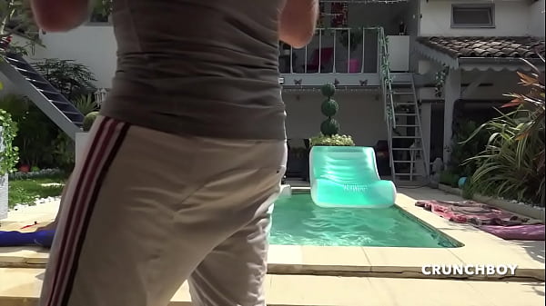 Camera Cachee Dans La Piscine thumbnail