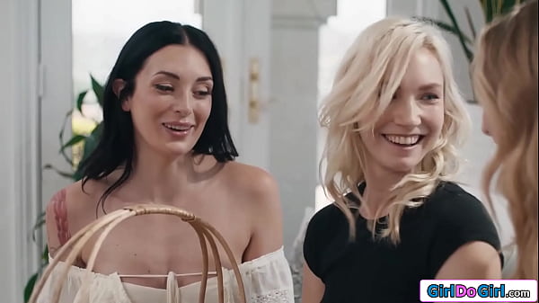 Play MP4 - Lesbians pussy n anal fisted by neighbor