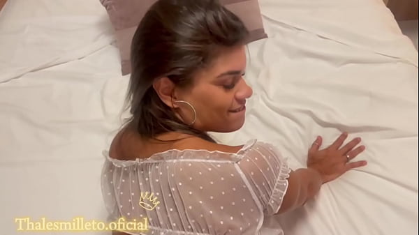 A amiga da minha mulher foi na minha casa e liberou o cu pra mim na minha cama 