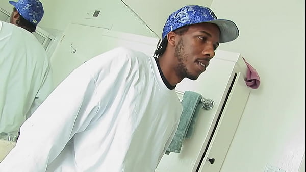 Play MP4 - EBONY HOTTIE GETS BANGED IN THE BATHROOM