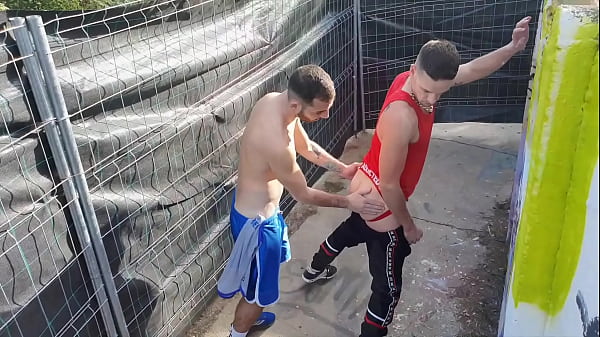 Play MP4 - Urban Footing Hunk