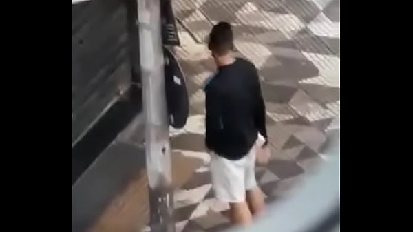 Play MP4 - Ofrece su enorme polla