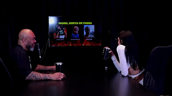 Morena safada faz um stripper mostrando seus peitos e a buceta ap&oacute;s responder em quem mama senta ou passa leticia braga watch sheer red 