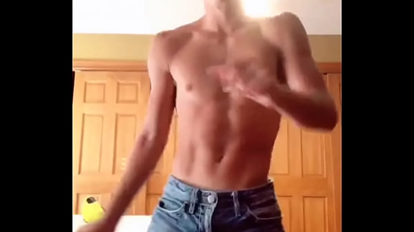 Play MP4 - Hot Boy Dancing in Hot Pants