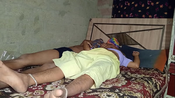 Play MP4 - Bhabhi ko raat me jor se chudhai