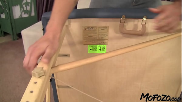 Nonton Mofozo.com - 18 Year Old Brunette Is Getting Fucked After Her Massage thumbnail