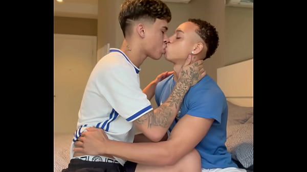 Play MP4 - Chamei o boyzinho aqui do condom&iacute;nio pra fazer uma brincadeira aqui em casa&period; Terminou levando vara&period;