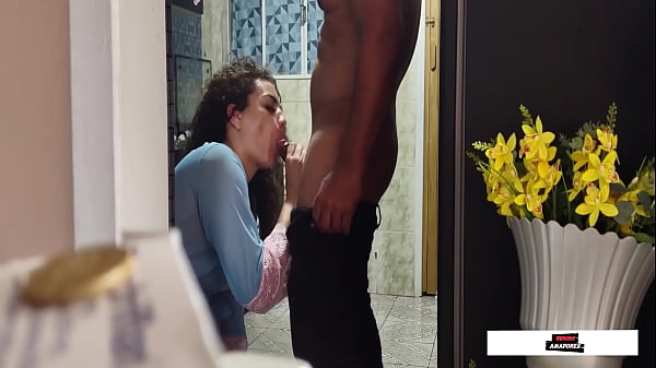 Play MP4 - Minha mulher fazendo sexo com o Beto&comma; o eletricista do bairro