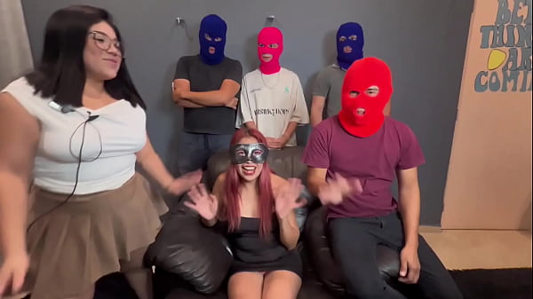 Nonton Hotwife Flaquita Es Cogida En Un Gangbang Enfrente De Su Esposo thumbnail