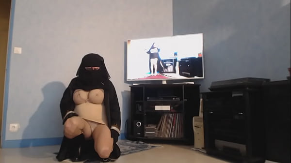 Play MP4 - upskirt muslima veiled big boobs