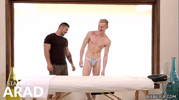 Play MP4 - Gay man gives massage and blowjob to a twink