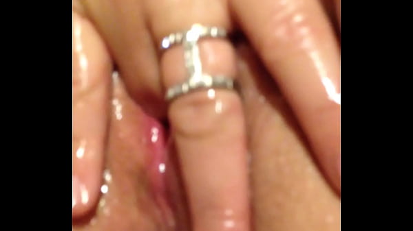 Play MP4 - Oil pussy masturbation