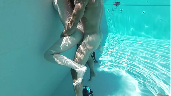 Nonton Underwater Fuck In The Pool thumbnail