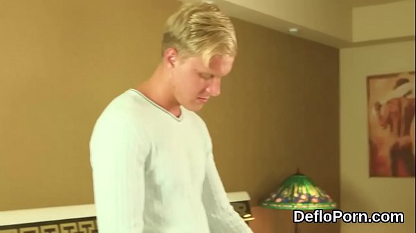 Sweet girl gapes juicy kitty and gets_deflorated