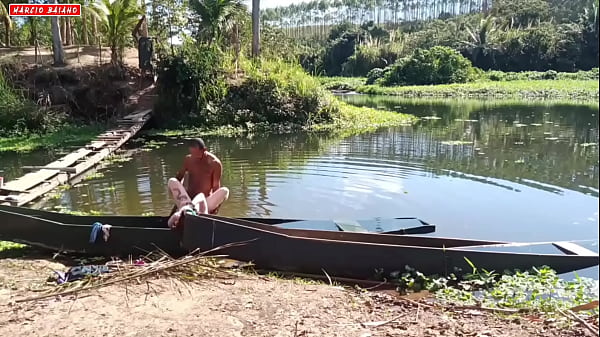 Dentro do barco abandonado e encima da ponte