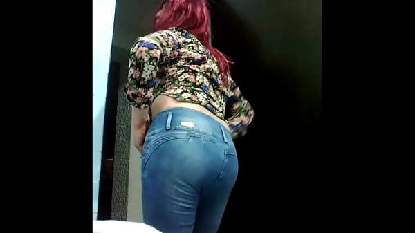 I like to lower my pants and show my buttocks - Blanca Gar 