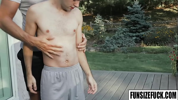 Tall coach wants to fuck this guy so bad 