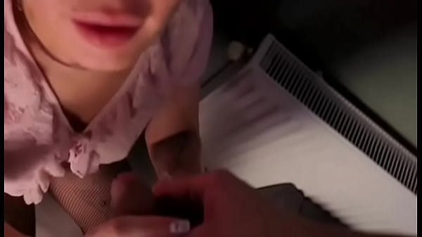 Rubia follada a_cuatro patas poramigo