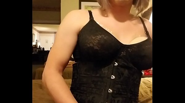 Play MP4 - Sissy jojo strikes her big clit